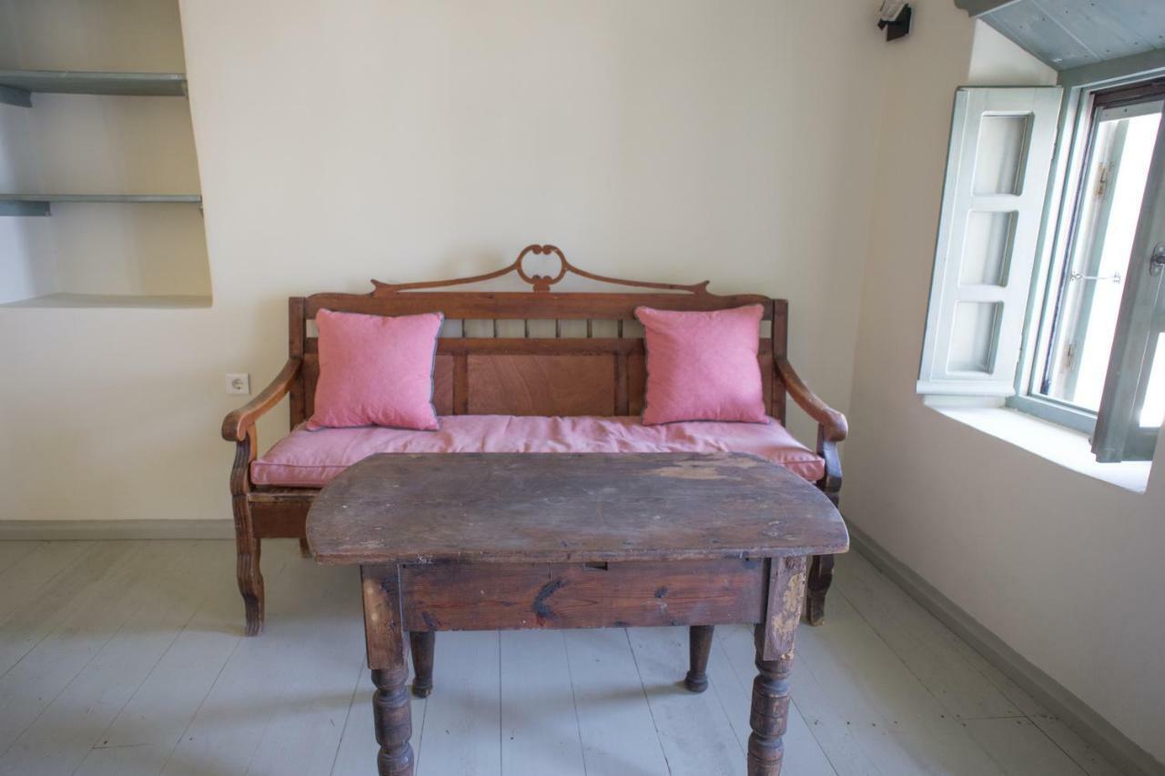 Вілла Pyrgos Stone House Emporeios  Екстер'єр фото